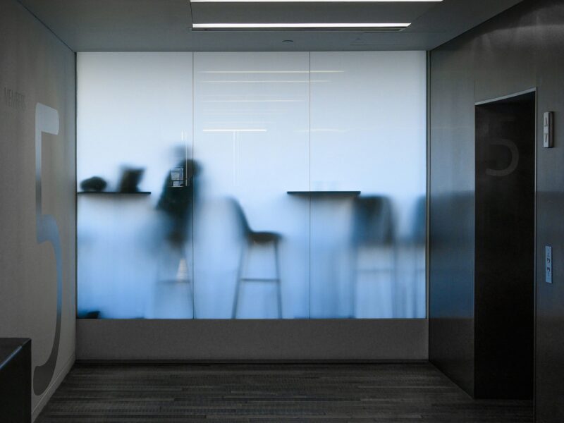 Welche Bedeutung haben detaillierte Servicebeschreibungen für die Lead-Generierung als Unternehmensberater?