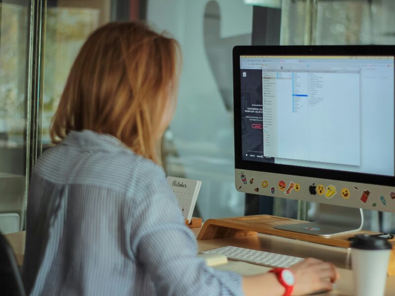 Welche Bedeutung hat die Erstellung von gezielten Landing Pages für die Lead-Generierung als Unternehmensberater?