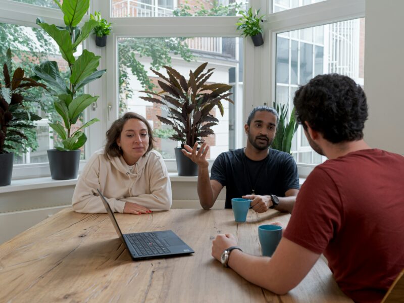 Wie nutzt man Social Media zur Lead-Generierung als Kaminhersteller?