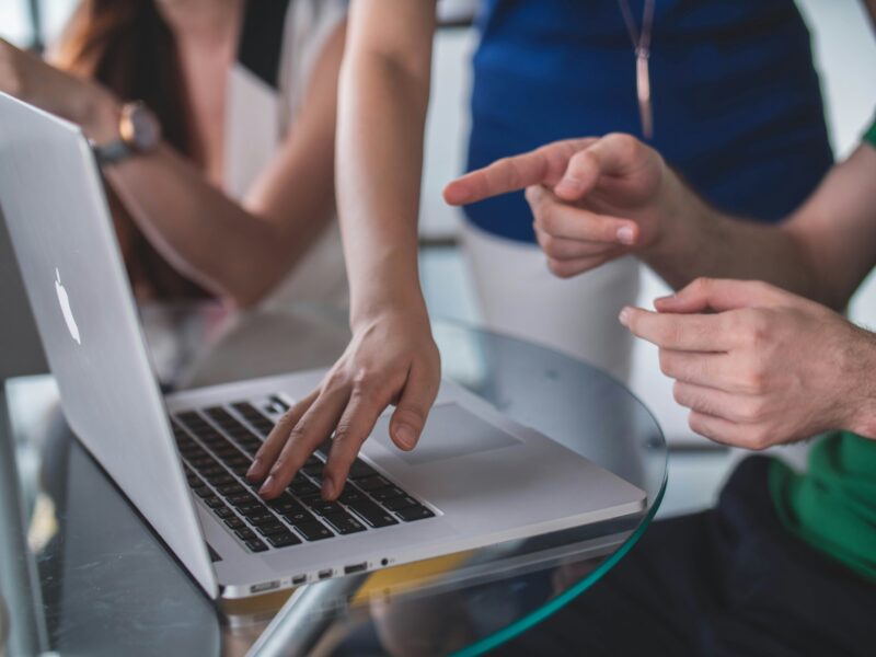Welche Rolle spielen Online-Foren und Communities bei der Lead-Generierung als Anwaltskanzlei?