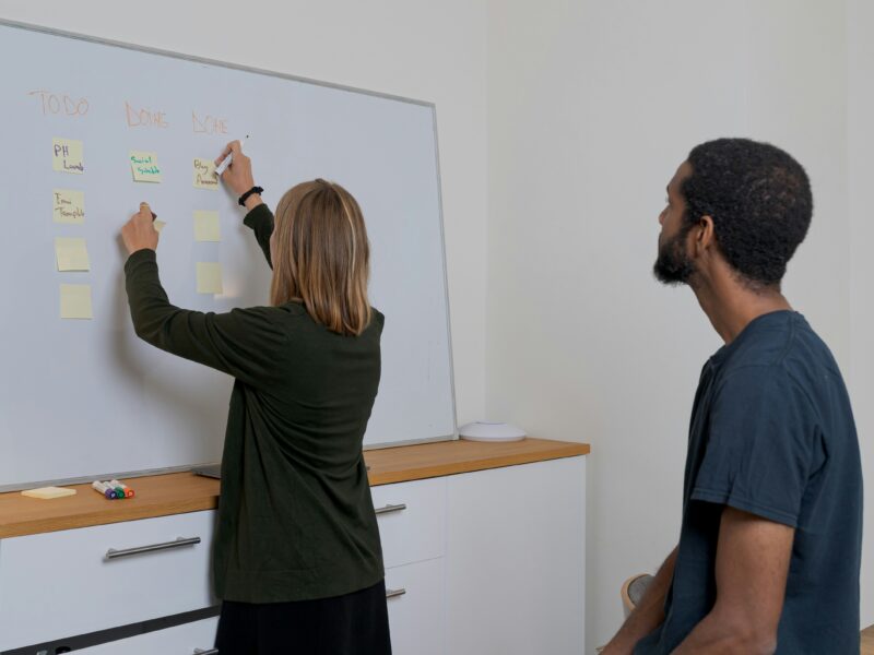 Welche Rolle spielen gezielte LinkedIn InMails bei der Lead-Generierung als SaaS-Unternehmen?